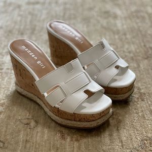 Madden Girl Women's Martina Wedge Sandal, white size 5.5